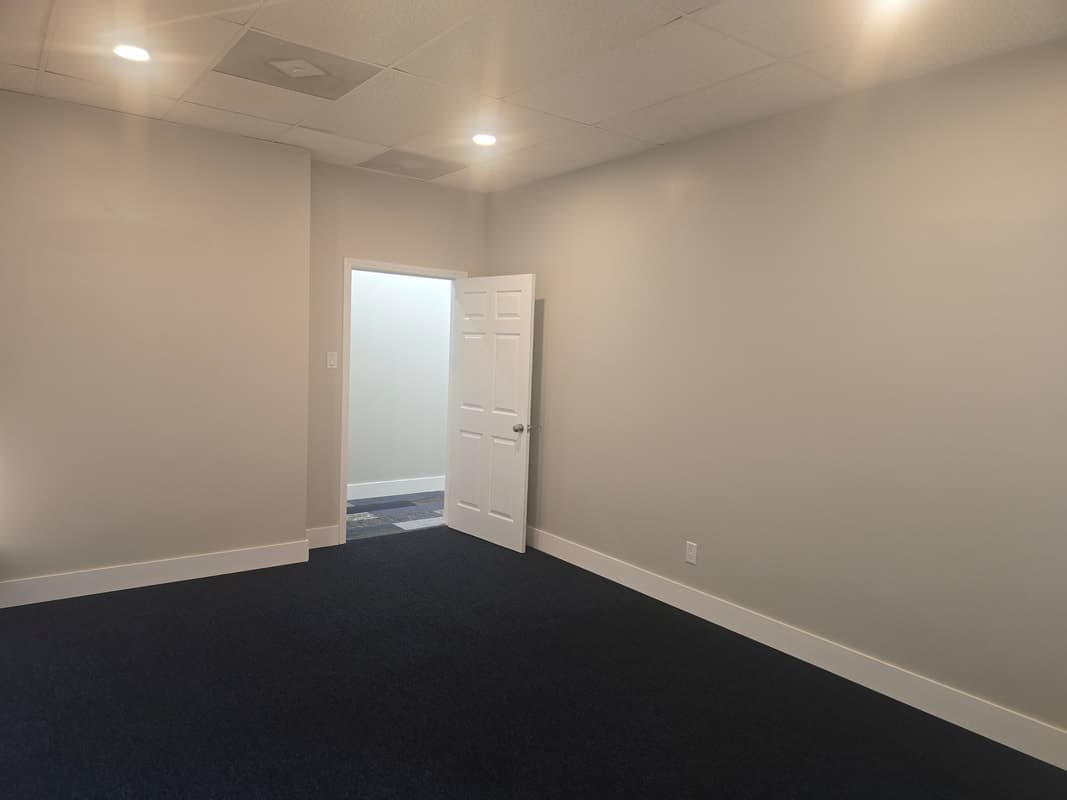 Right Column Office — photo 3